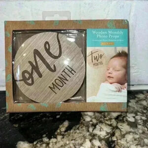 Wooden Monthly Photo Props by Pearhead Kate & Milo for Newborn Baby Pictures NWT